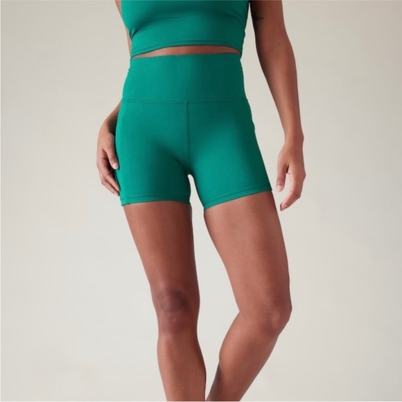 Athleta Shorts Athleta Salutation Stash Short 5 Euc Green Biker